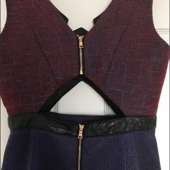 THREE FLOOR DRESS - Picture 6 of 8